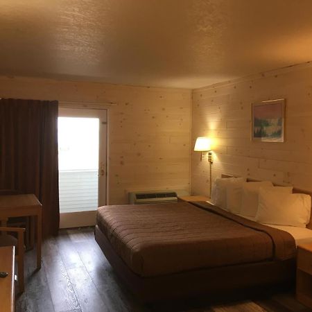 Great Mackinaw Beachfront Hotel Маккино Сити Экстерьер фото