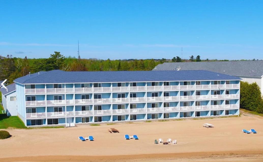 Great Mackinaw Beachfront Hotel Маккино Сити Экстерьер фото