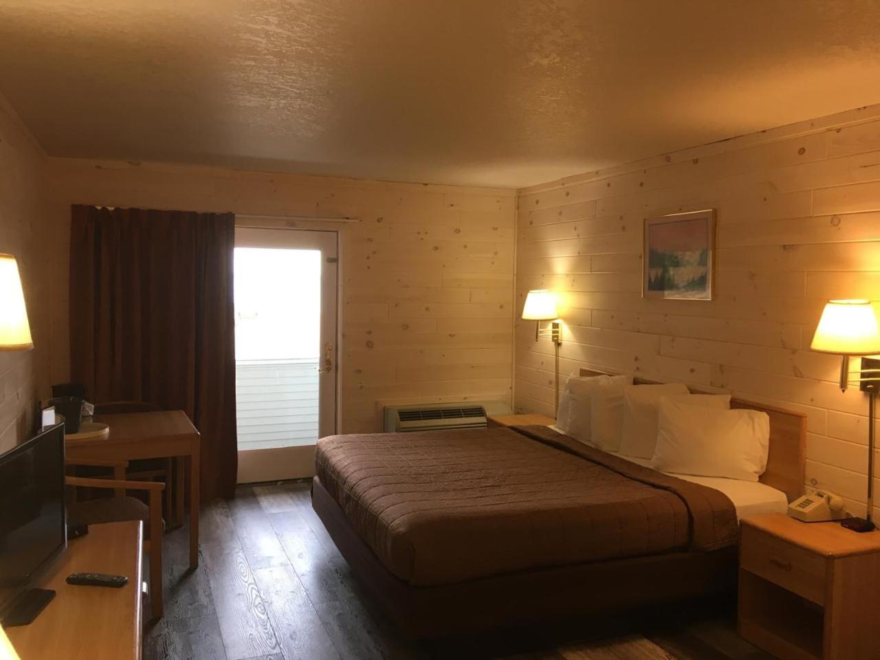 Great Mackinaw Beachfront Hotel Маккино Сити Экстерьер фото